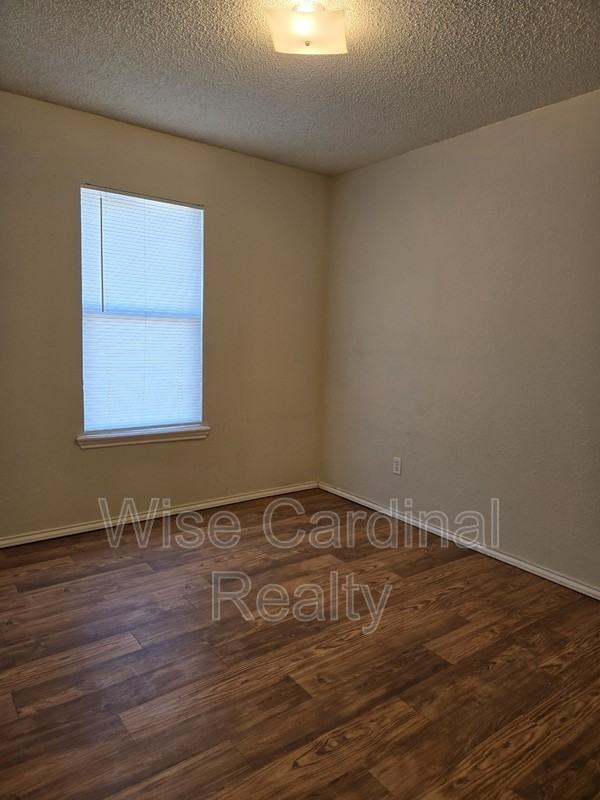 6318 31st St - Photo 5 of 13