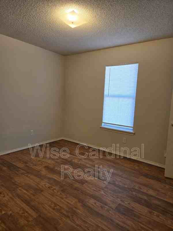 6318 31st St - Photo 6 of 13