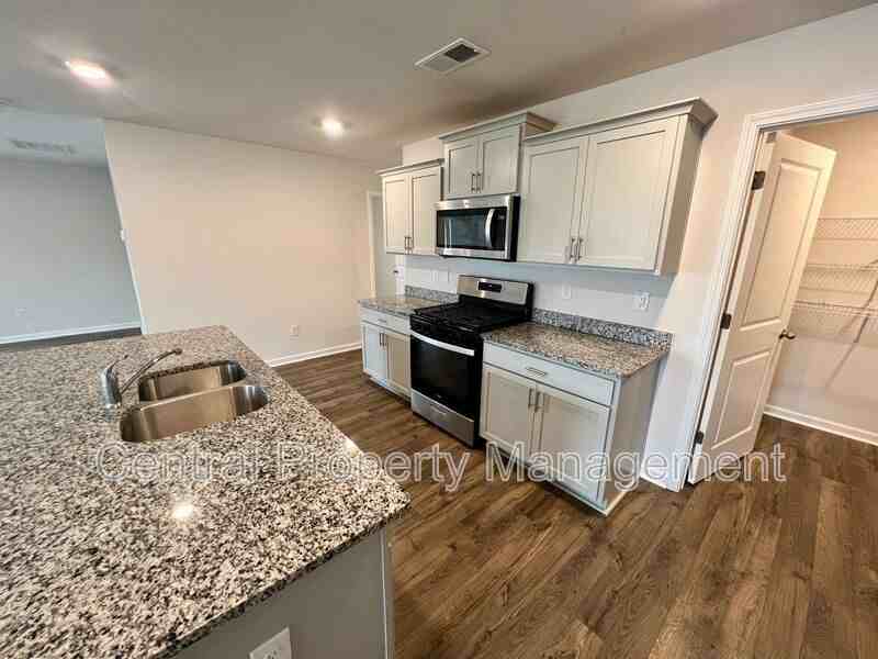 534 Evaleigh St - Photo 4 of 32