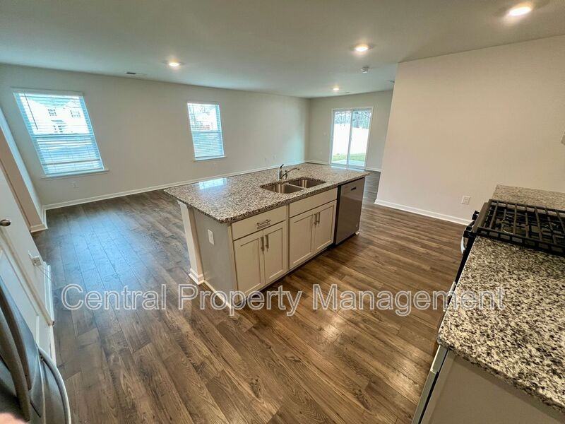 534 Evaleigh St - Photo 5 of 32