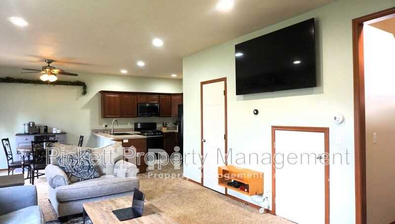 3886 Malott Pl Se - Photo 3 of 15