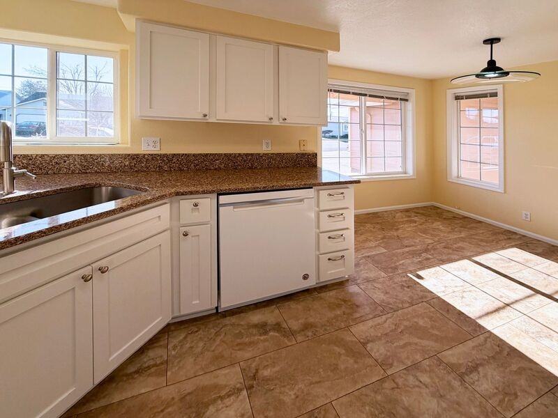 1378 T St - Photo 5 of 25