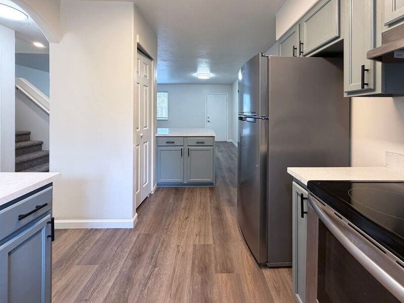 2447 Roosevelt Blvd #9 - Photo 6 of 19