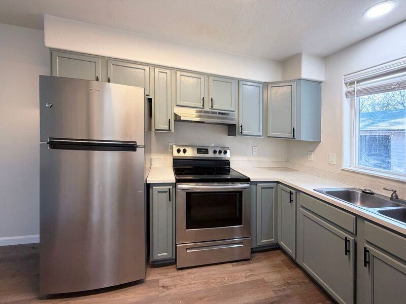 2447 Roosevelt Blvd #9 - Photo 7 of 19