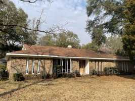 featured image of 613 Vaughn Dr N