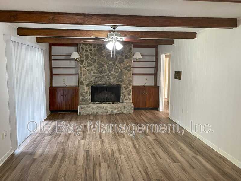 613 Vaughn Dr N - Photo 2 of 10