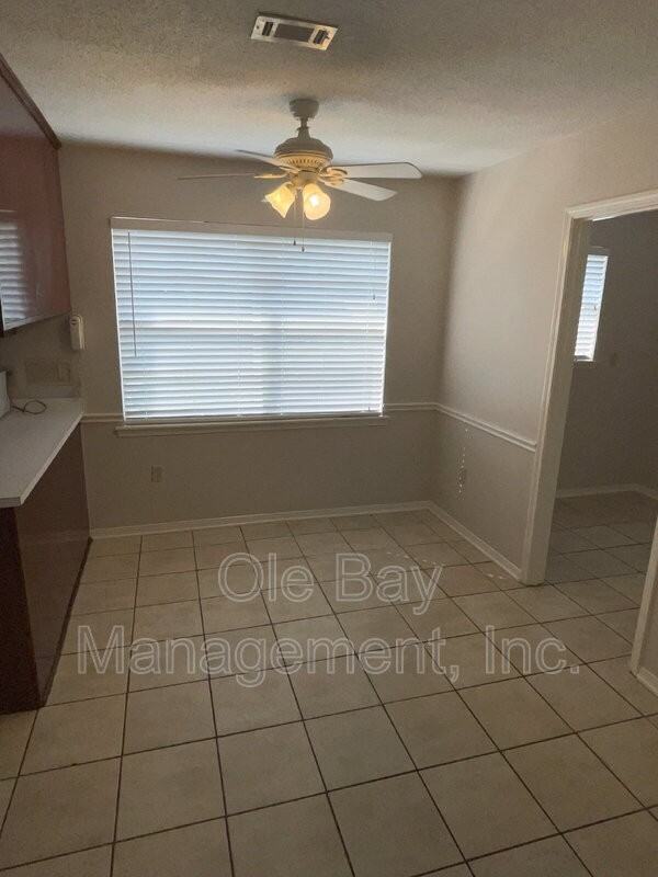 613 Vaughn Dr N - Photo 4 of 10