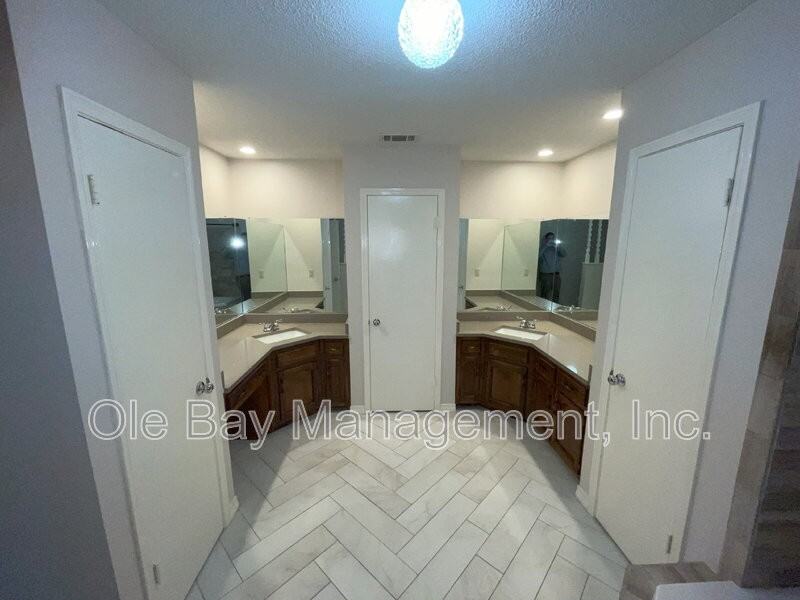 613 Vaughn Dr N - Photo 7 of 10