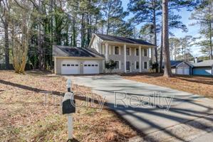 featured image of 216 Shadowood Ln