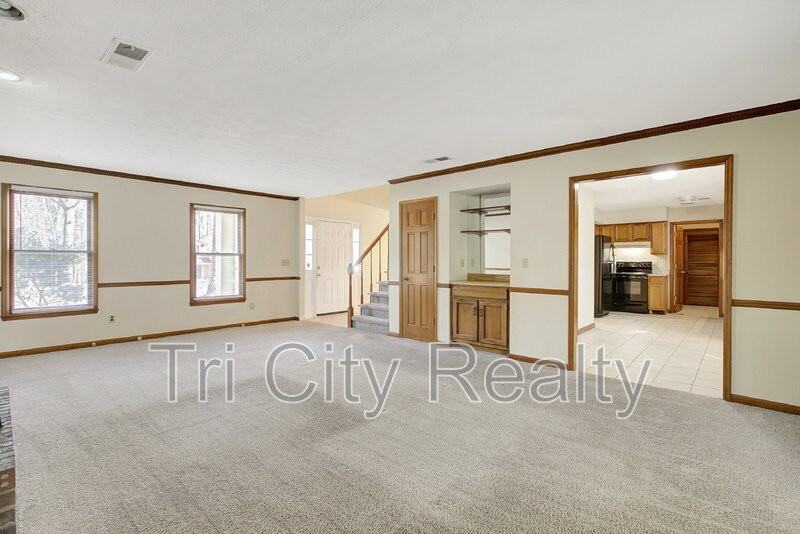 216 Shadowood Ln - Photo 5 of 35