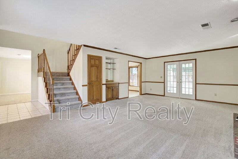 216 Shadowood Ln - Photo 6 of 35