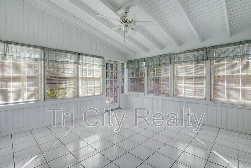 216 Shadowood Ln - Photo 7 of 35