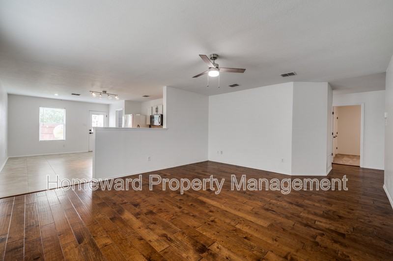 1409 Water Lily Dr - Photo 3 of 13