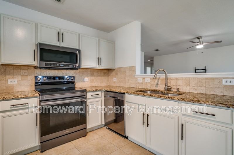 1409 Water Lily Dr - Photo 4 of 13