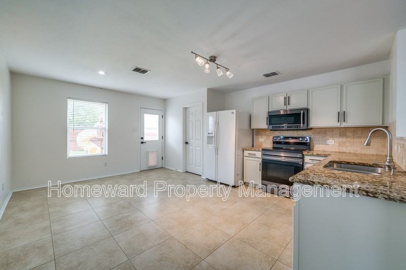 1409 Water Lily Dr - Photo 5 of 13