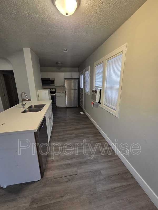 136 S St #A - Photo 3 of 13