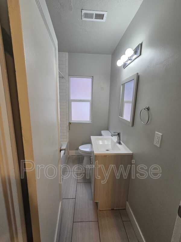 136 S St #A - Photo 4 of 13