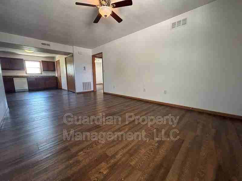 324 E 4th St - Photo 2 of 17