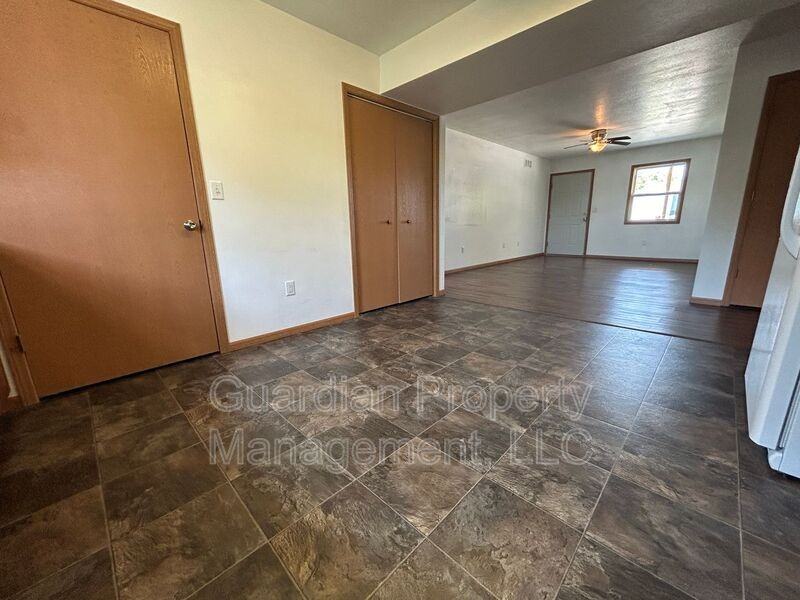 324 E 4th St - Photo 5 of 17