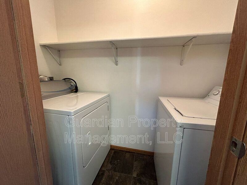 324 E 4th St - Photo 6 of 17