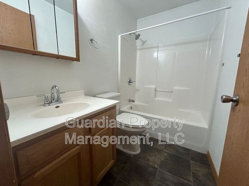 324 E 4th St - Photo 7 of 17