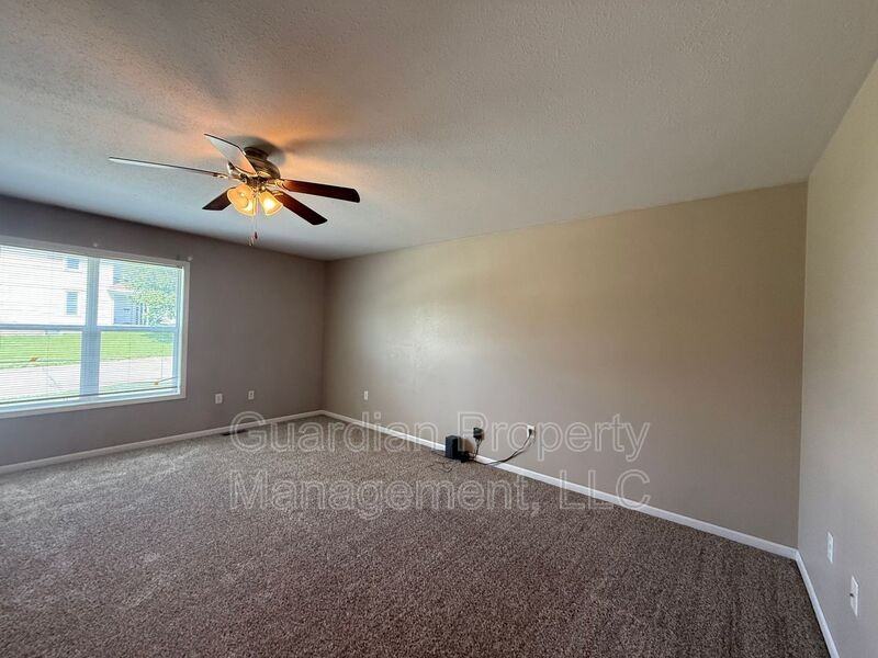 519 N Vine St - Photo 3 of 19