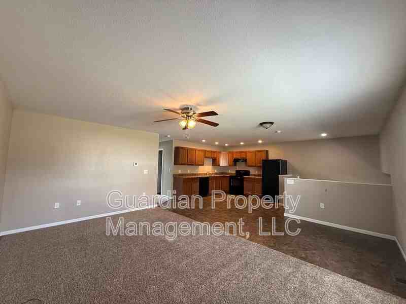 519 N Vine St - Photo 4 of 19