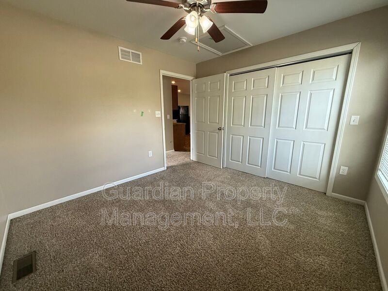 519 N Vine St - Photo 5 of 19