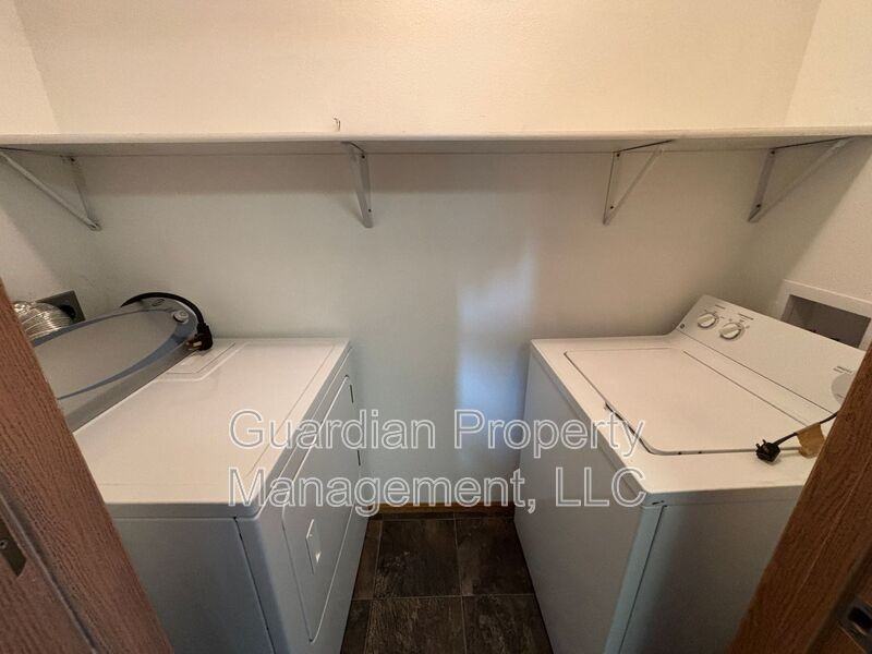 322 E 4th St - Photo 4 of 12