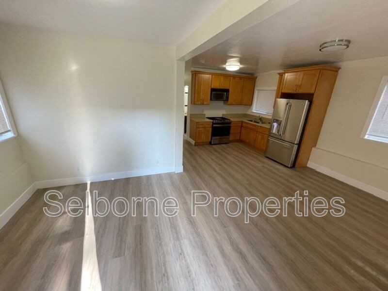 1944 E 20th St - Photo 5 of 23