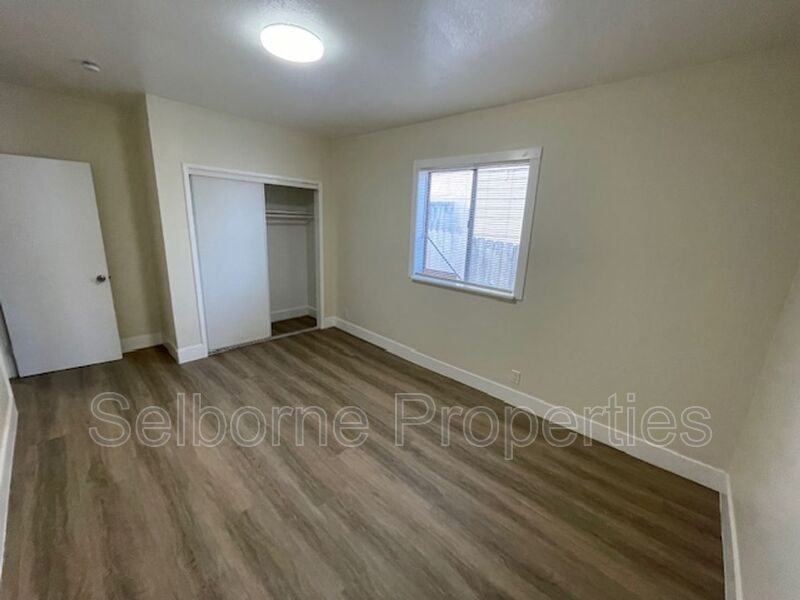 1944 E 20th St - Photo 7 of 23