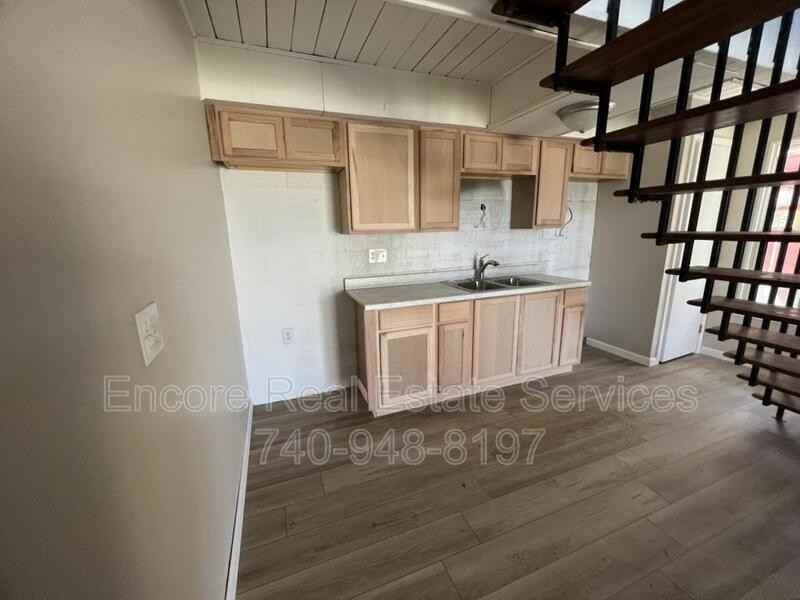 396 N Cedar St - Photo 3 of 6