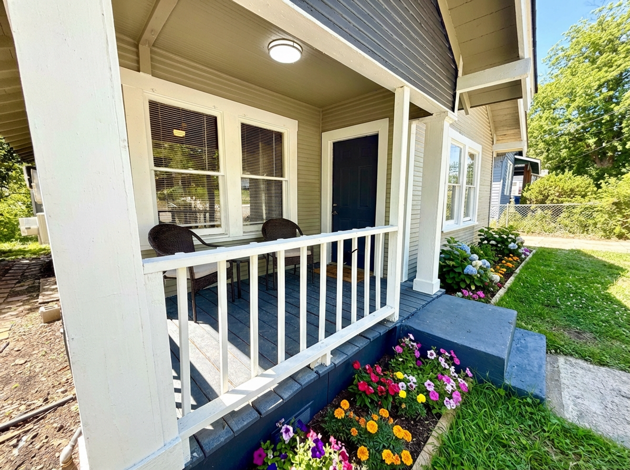 1834 Center St - Photo 2 of 29