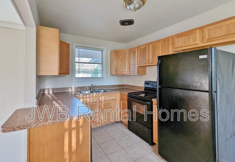 7231 Midway Rd - Photo 3 of 8