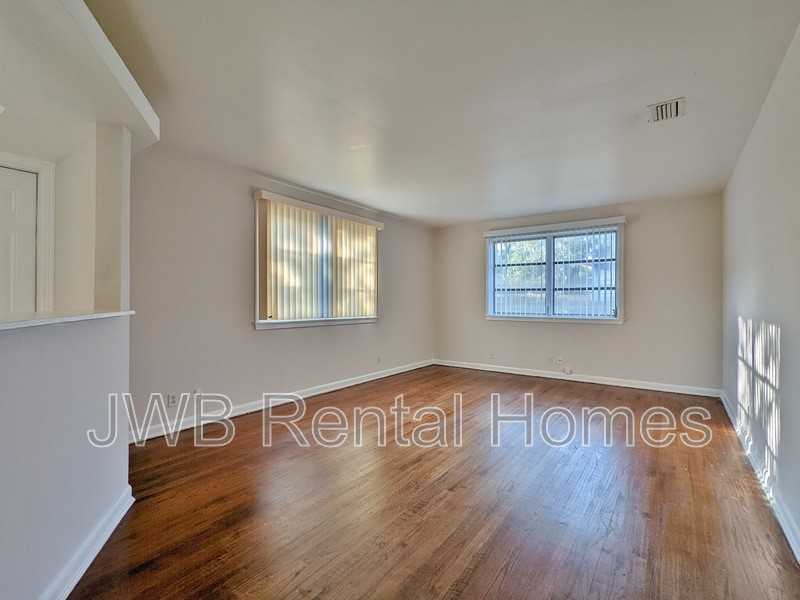 7231 Midway Rd - Photo 5 of 8