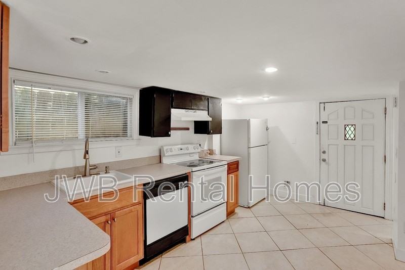 1653 Dancy St - Photo 2 of 9