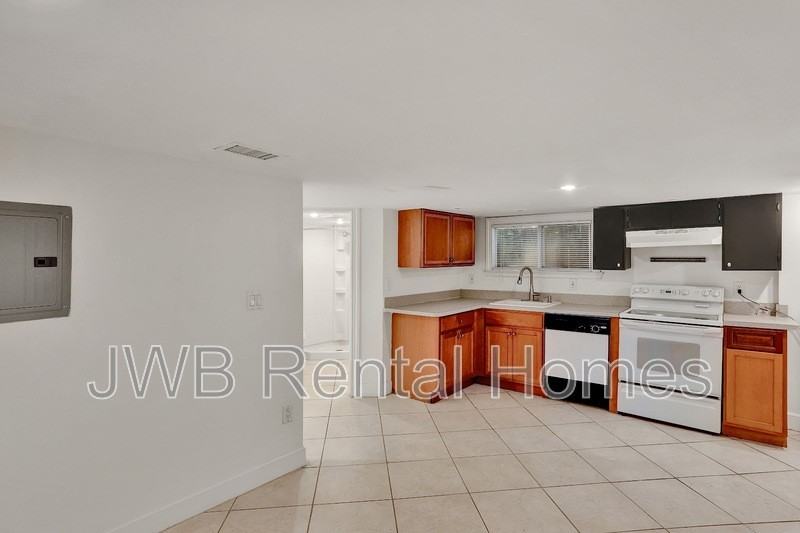 1653 Dancy St - Photo 3 of 9