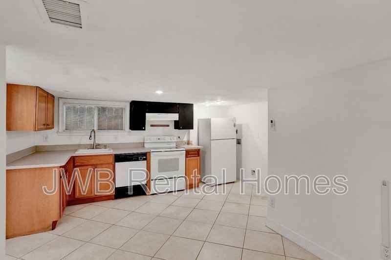 1653 Dancy St - Photo 4 of 9