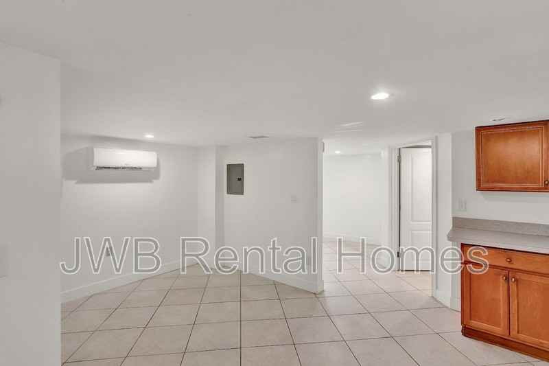 1653 Dancy St - Photo 5 of 9