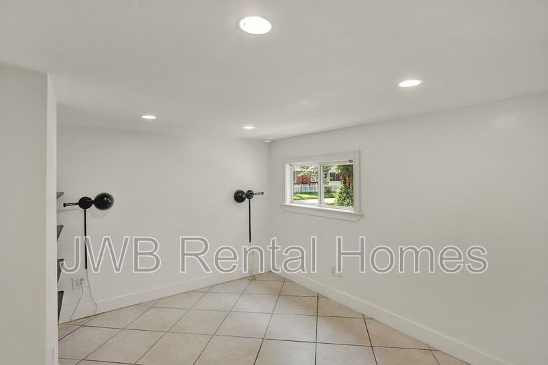 1653 Dancy St - Photo 6 of 9