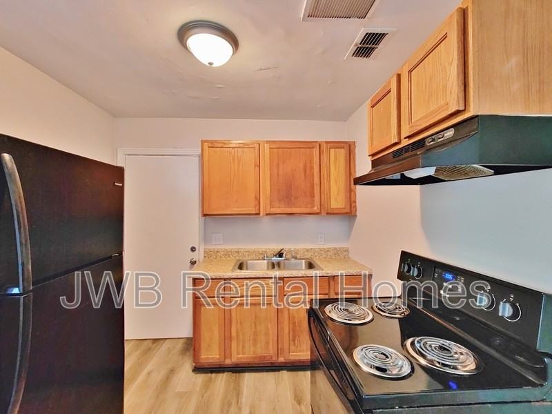 5542 Minosa Cir E - Photo 3 of 9