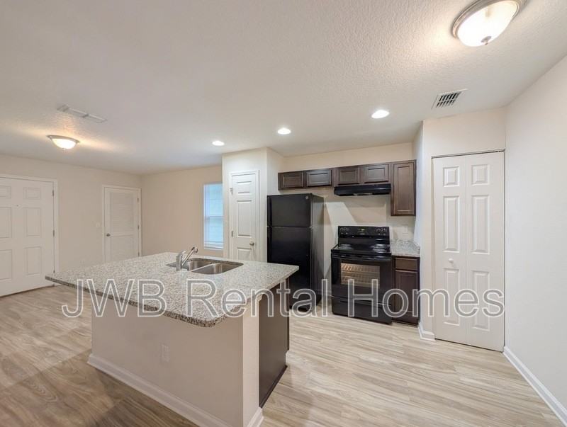 1118 Evergreen Ave - Photo 4 of 17