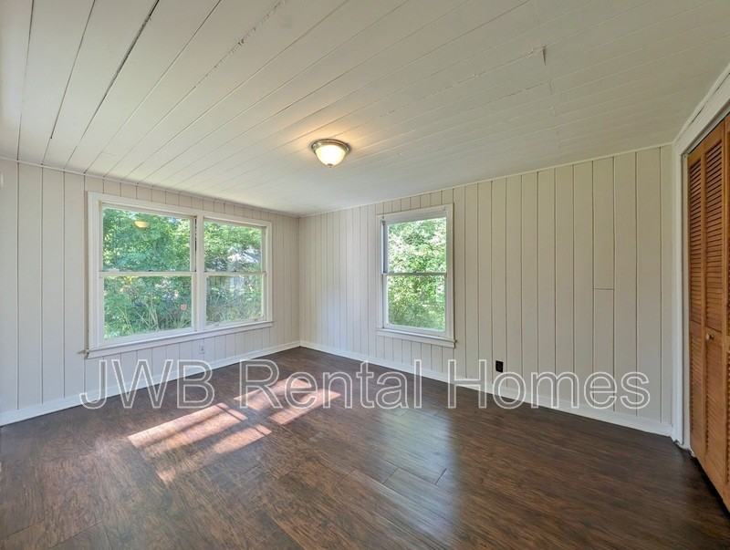 3048 Lowell Ave - Photo 5 of 8