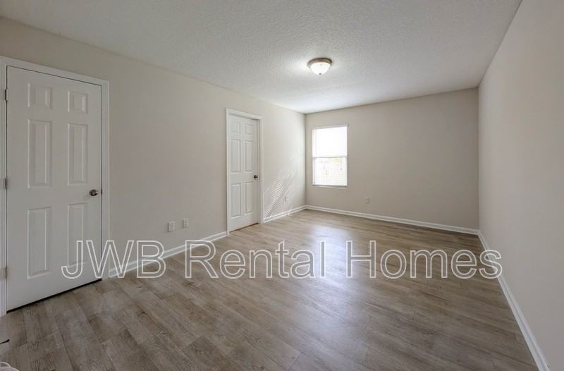 8655 Bronson Ln - Photo 7 of 19