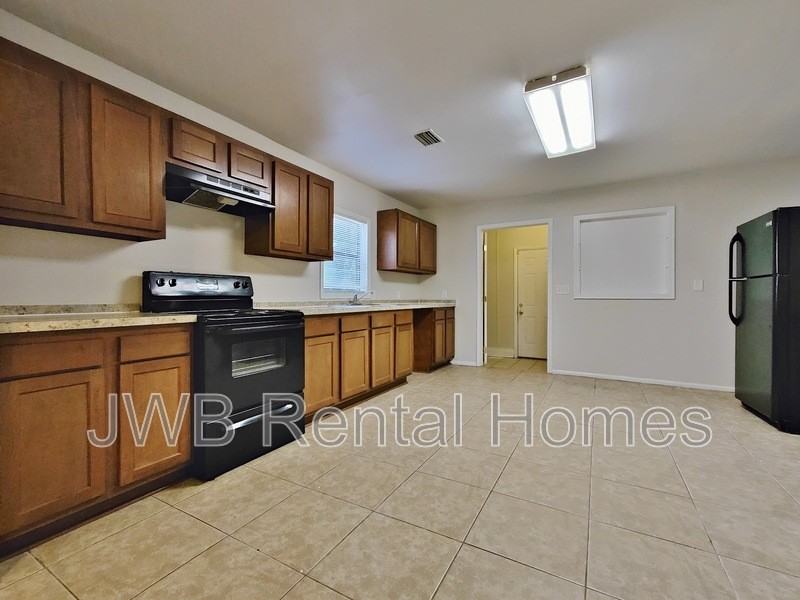 5511 Royce Ave - Photo 3 of 10