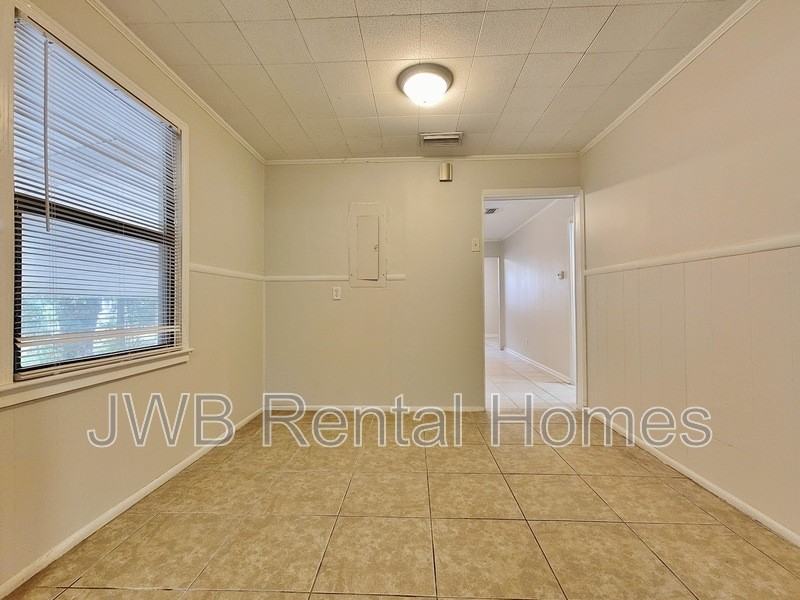 5511 Royce Ave - Photo 4 of 10