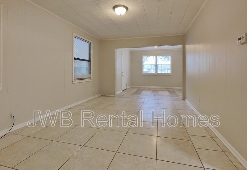 5511 Royce Ave - Photo 5 of 10