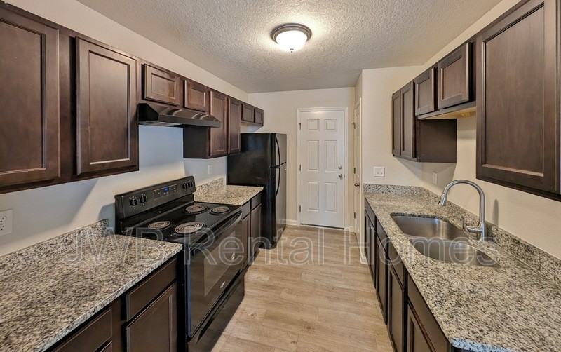 5881 Harris Ave - Photo 3 of 9