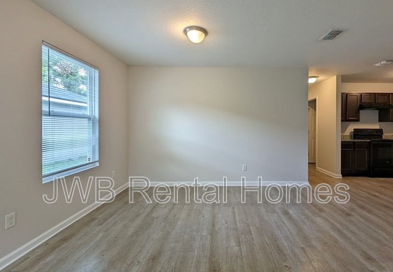 5881 Harris Ave - Photo 4 of 9