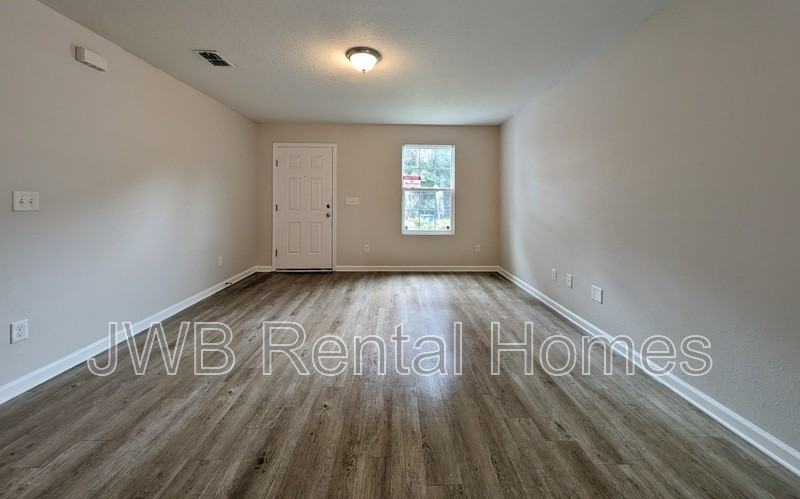 5881 Harris Ave - Photo 5 of 9